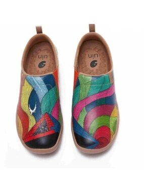 Womens UIN Slip On Shoes Microfiber leather upper Pyramid Size 5 NWT